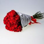 Kytica krásnych veľkokvetých červených ruží EXTRA